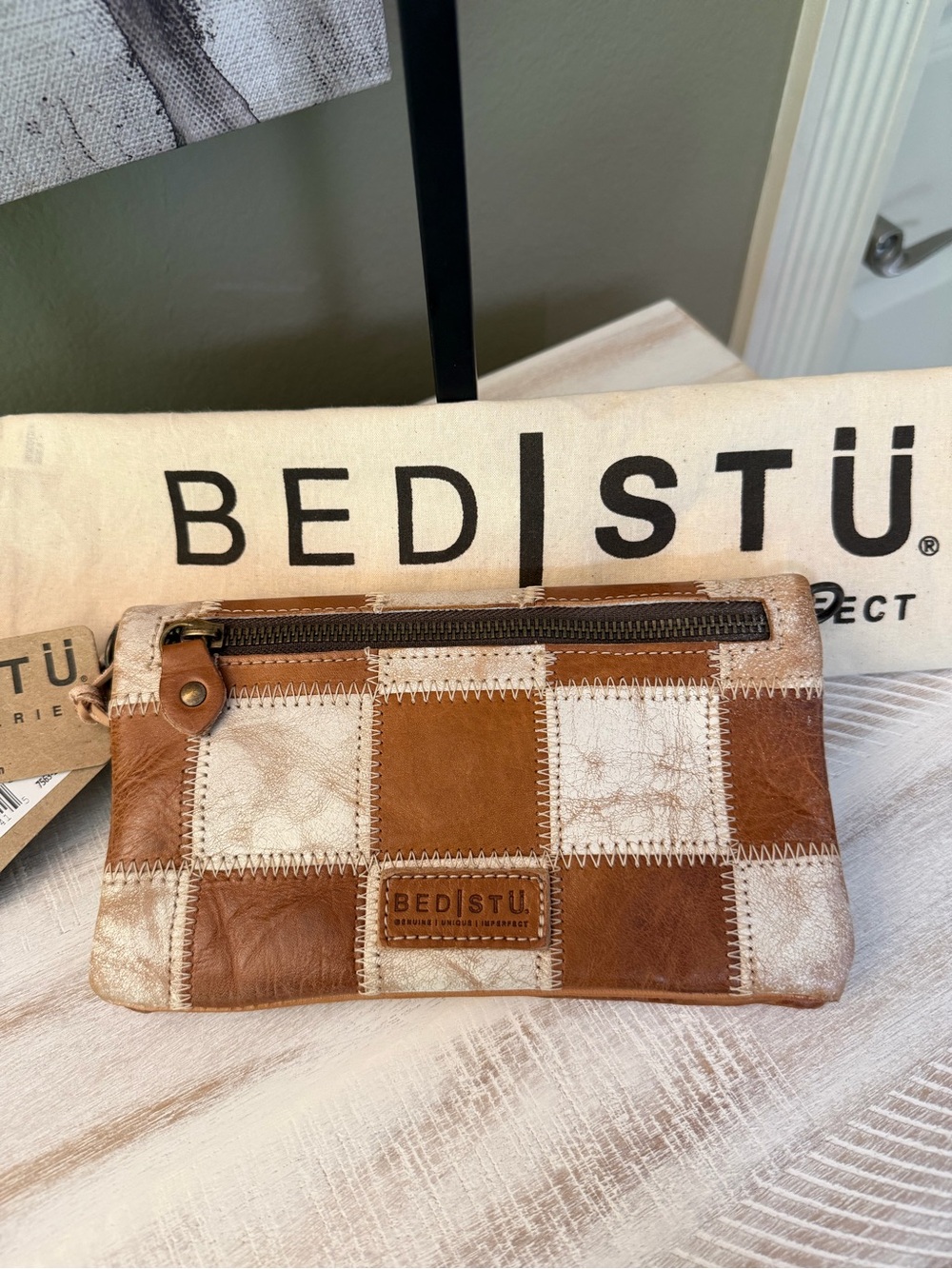 BED/STU Cadence PW Wristlet Crossbody Wallet in Tan Rustic Nectar Lux NWT - Picture 2 of 3